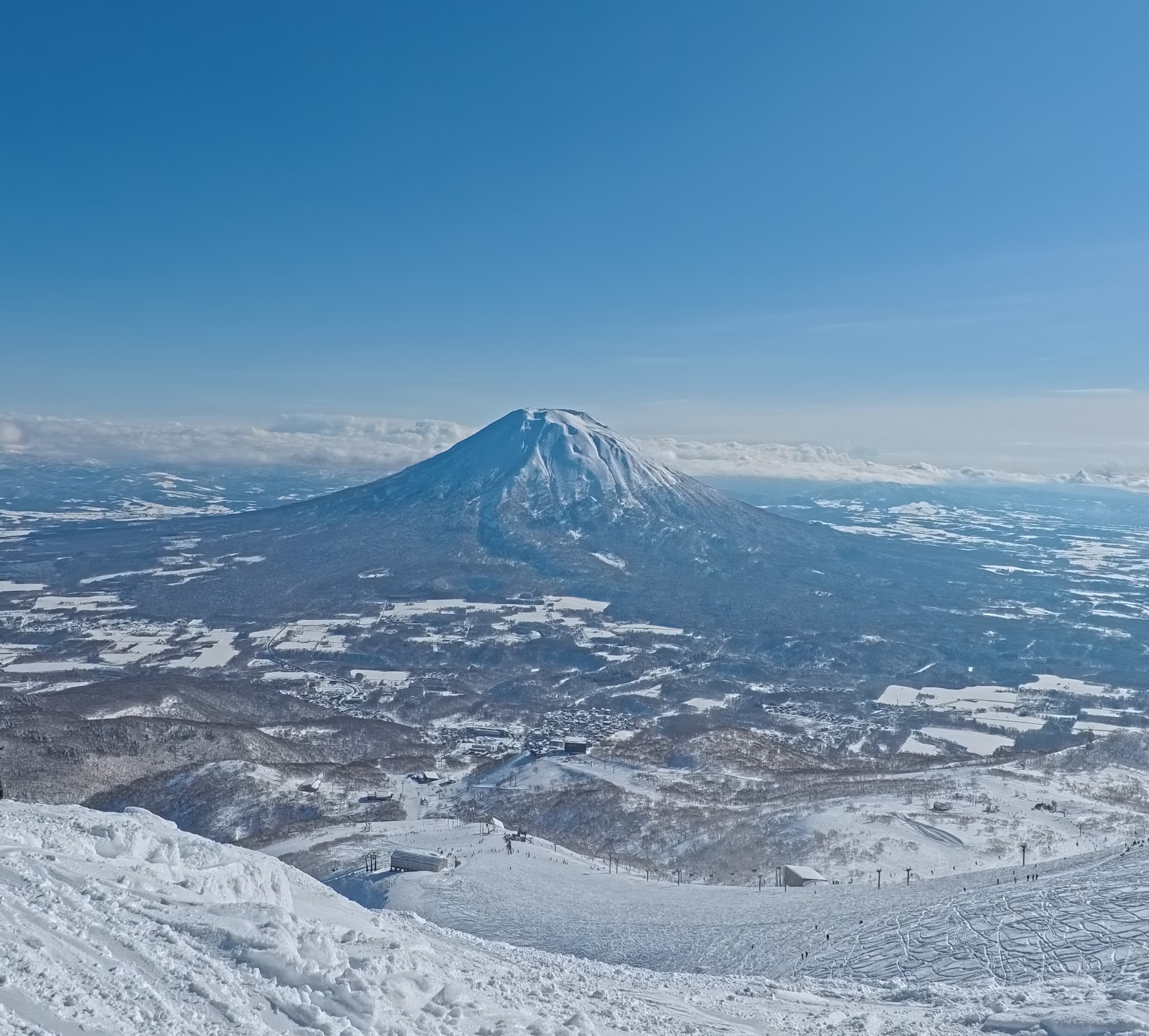 北海道二世古羊蹄山全景